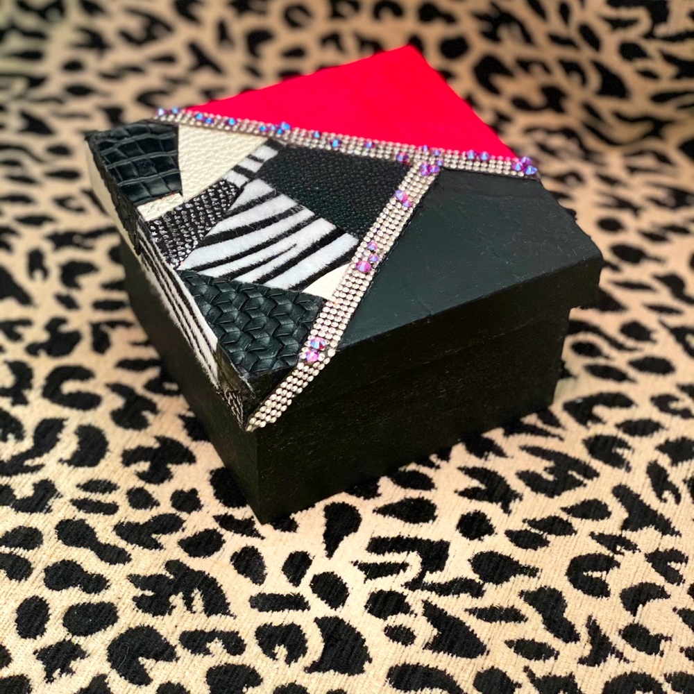 80’s inspired Patches Decor box